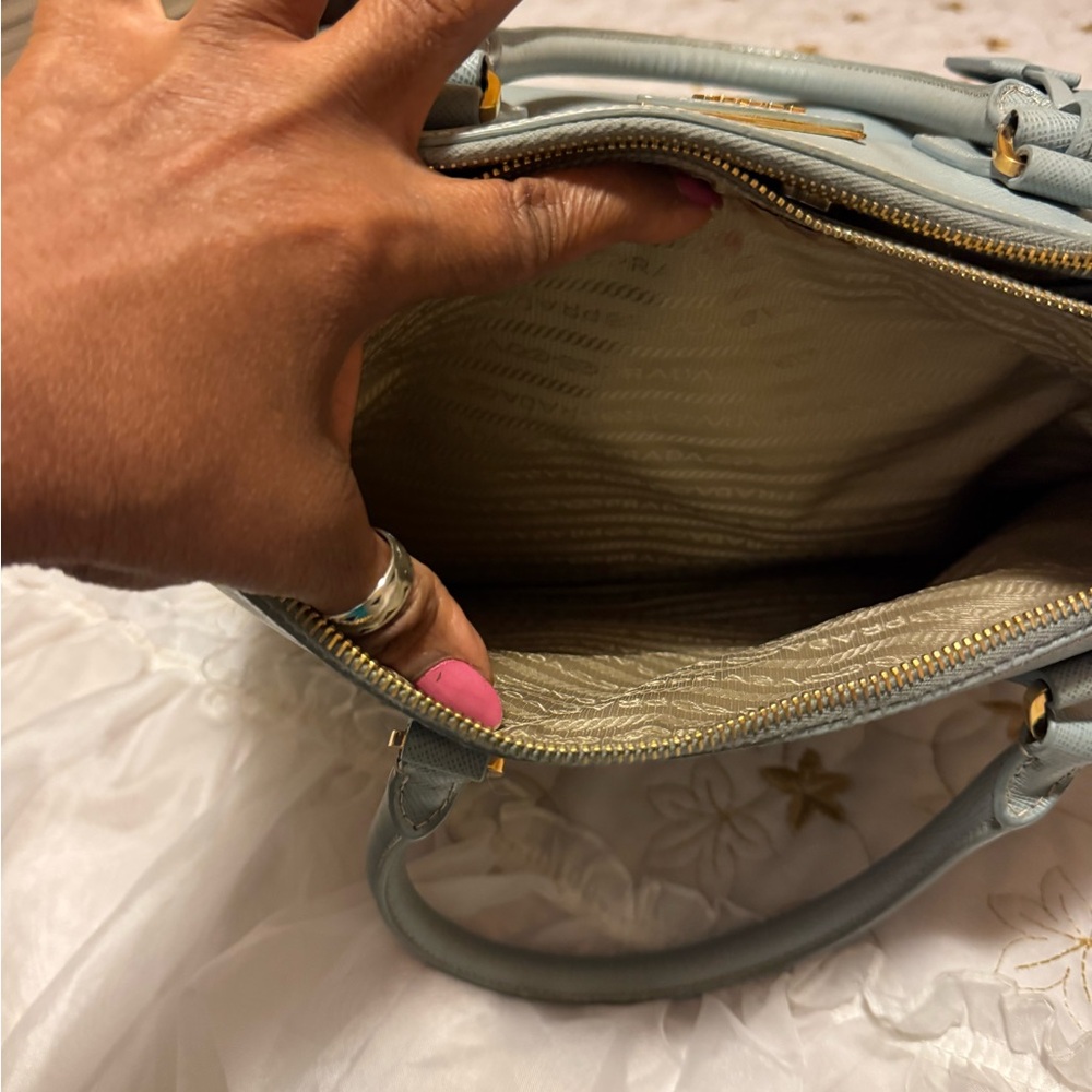 Beautiful Preloved Prada. Minimal Use. Clean Insi… - image 6